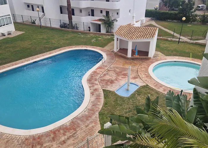 Appartement Manelinha - Cozy With Pool And Quarteira