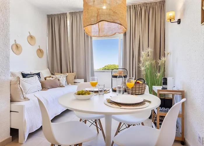 Lejlighed Manelinha - Cozy With Pool And